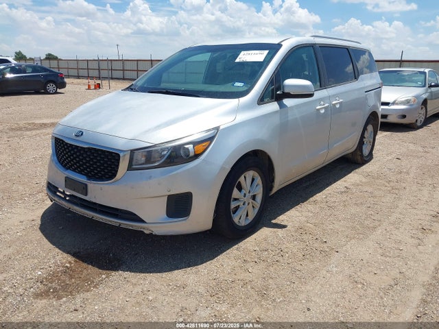 KIA Sedona 2017 KNDMB5C18H6251872 Image 2