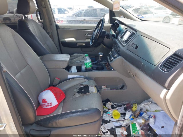 KIA Sedona 2017 KNDMB5C18H6251872 Image 5