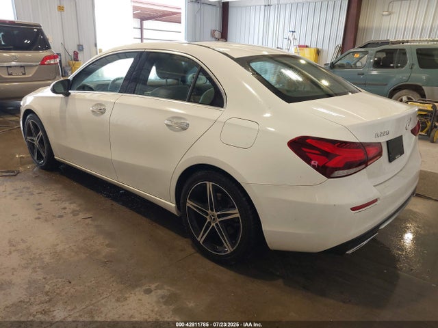 Mercedes-Benz m260 2019 WDD3G4EB5KW021278 Image 3