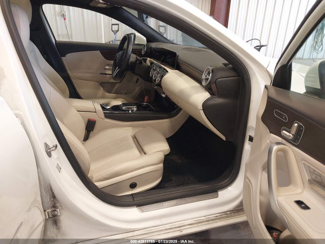 Mercedes-Benz m260 2019 WDD3G4EB5KW021278 Image 5