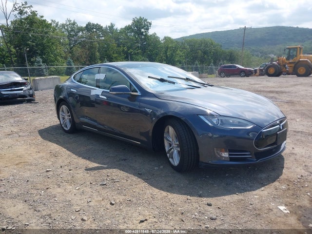 2015 TESLA MODEL S 5YJSA1E25FF104709 Photo 0