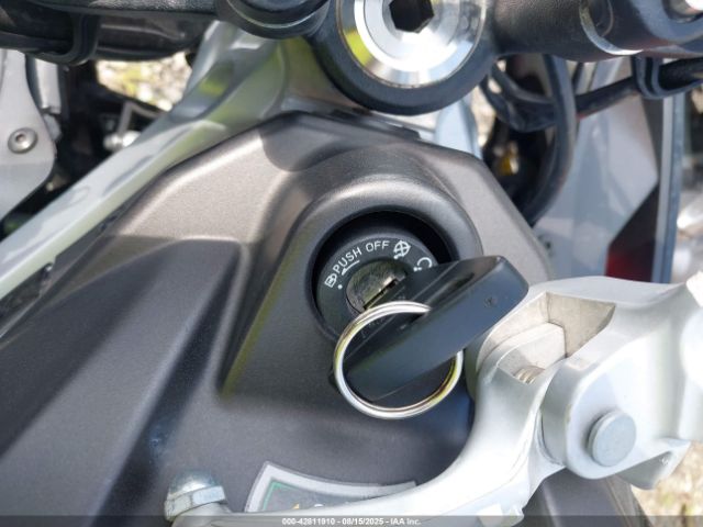 2023 APRILIA TUONO ZD4KSUM03PS000422 Photo 10