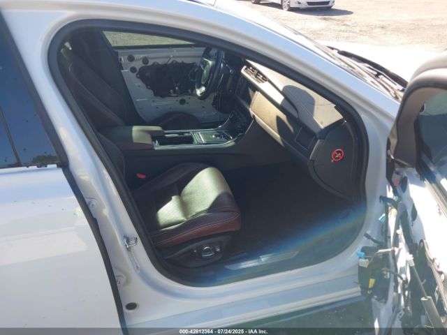 2018 JAGUAR XF SAJBM2FV4JCY67253 Photo 4