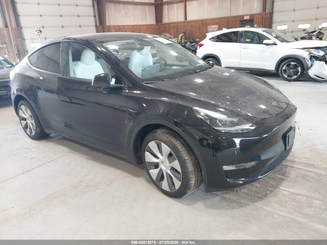 2024 TESLA MODEL Y 7SAYGDEE3RA236490 Photo 0