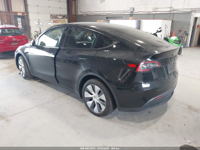 2024 TESLA MODEL Y 7SAYGDEE3RA236490 Photo 2