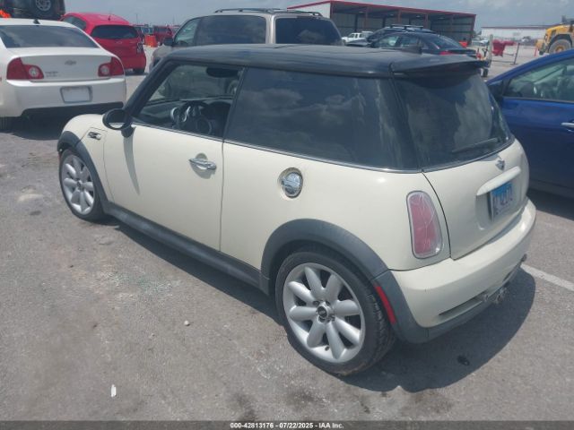 2005 MINI COOPER S WMWRE33515TG97721 Photo 2