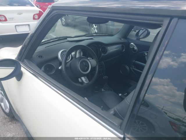 2005 MINI COOPER S WMWRE33515TG97721 Photo 5
