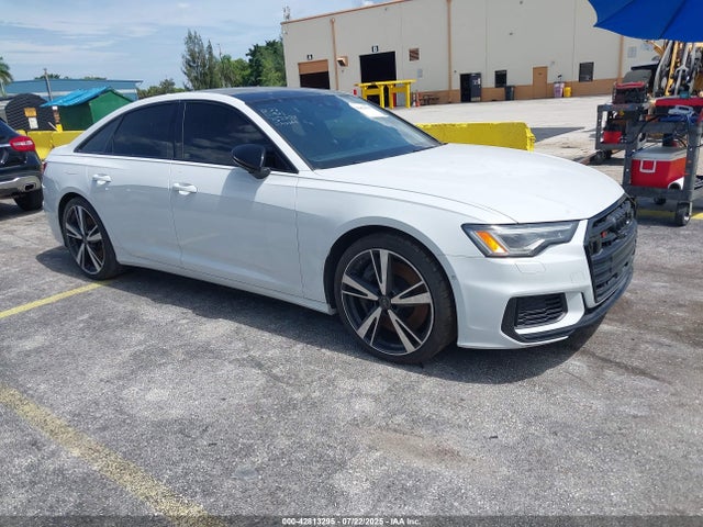 2022 AUDI S6 WAUDFBF22NN020181 Photo 0