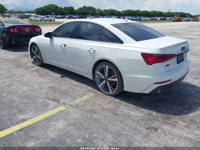 2022 AUDI S6 WAUDFBF22NN020181 Photo 2