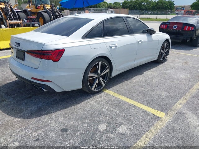 2022 AUDI S6 WAUDFBF22NN020181 Photo 3