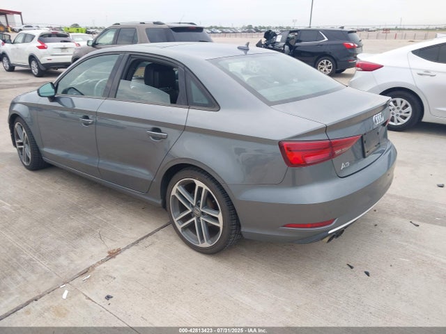 2017 AUDI A3 WAUAUGFF4H1035060 Photo 2