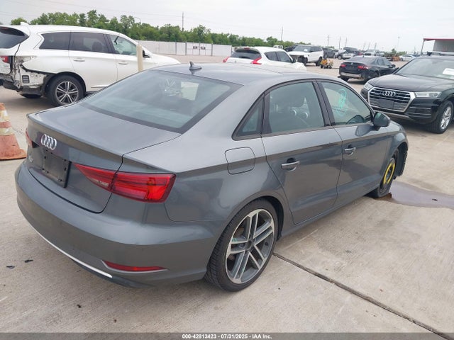 2017 AUDI A3 WAUAUGFF4H1035060 Photo 3