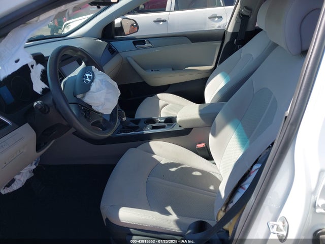 5NPE24AFXHH440221 Hyundai 2017