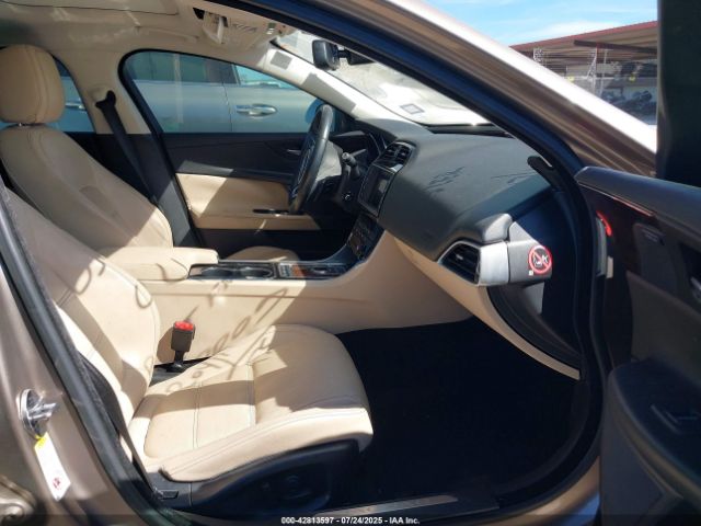 2017 JAGUAR XE SAJAE4BG9HA954227 Photo 4
