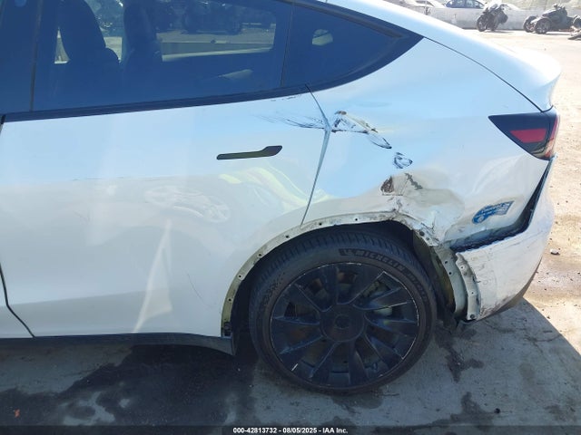 2021 TESLA MODEL Y 5YJYGDEE9MF214695 Photo 5