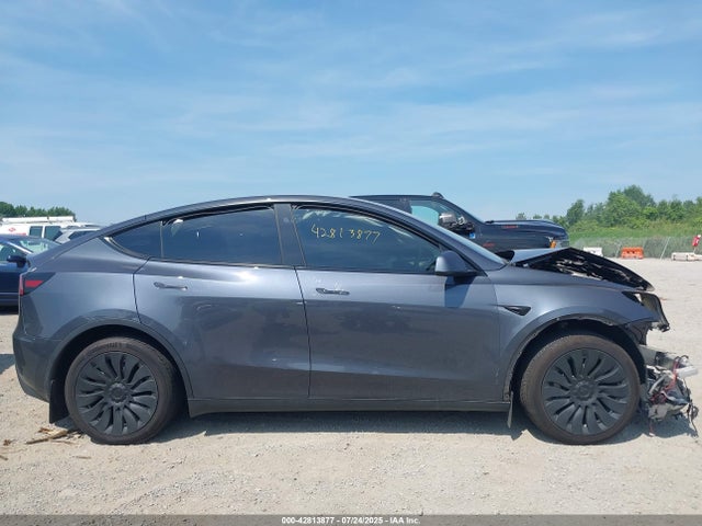7SAYGAEE8PF878556 Tesla Model Y