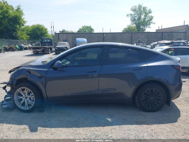 7SAYGAEE8PF878556 Tesla Model Y