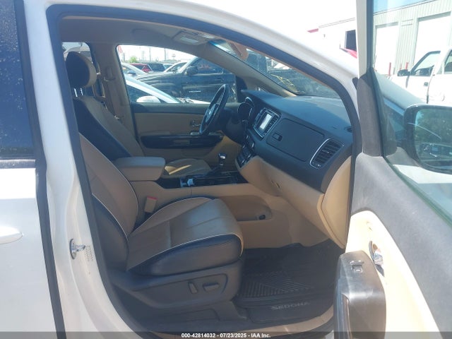 KIA Sedona 2017 KNDMC5C18H6334067 Image 5