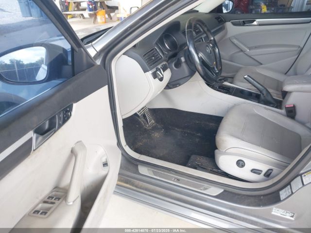 2017 VOLKSWAGEN PASSAT 1VWDT7A38HC082089 Photo 4