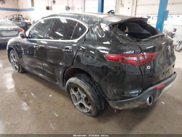 2018 ALFA ROMEO STELVIO ZASFAKBN0J7B96730 Photo 2