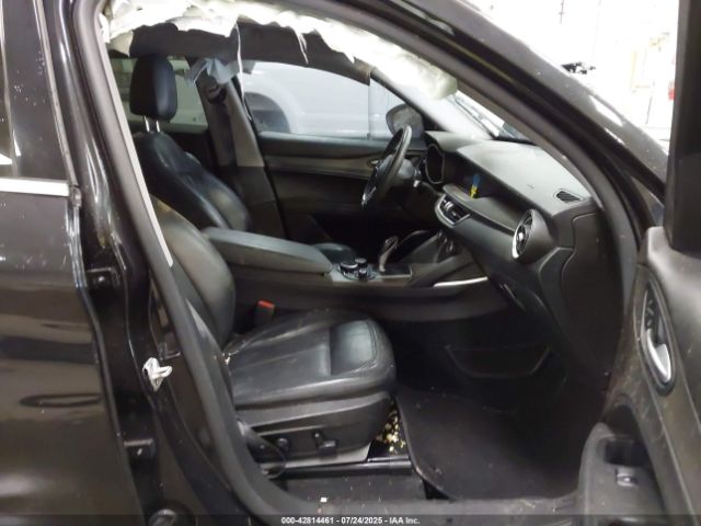 2018 ALFA ROMEO STELVIO ZASFAKBN0J7B96730 Photo 4