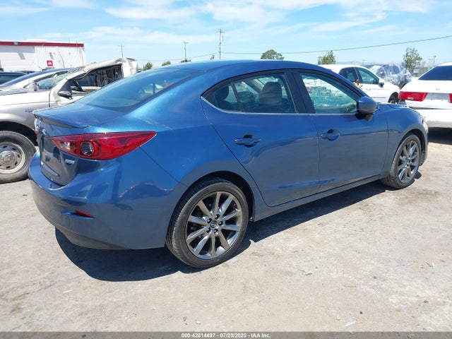 Mazda py 2018 3MZBN1V33JM204161 Image 4
