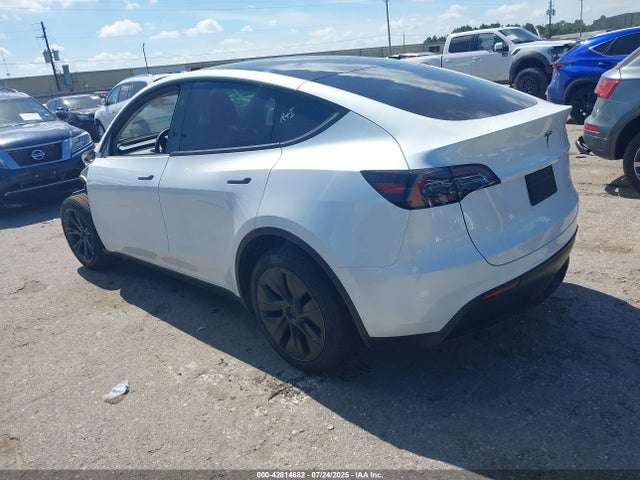 2025 TESLA MODEL Y 7SAYGDEE9SA342965 Photo 2