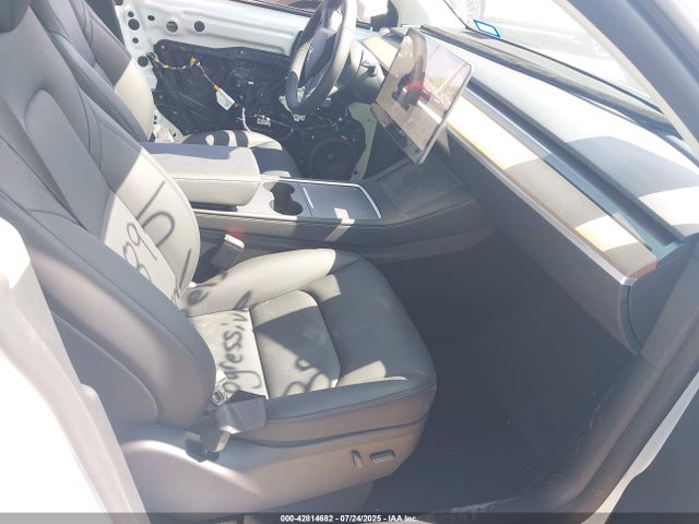2025 TESLA MODEL Y 7SAYGDEE9SA342965 Photo 4