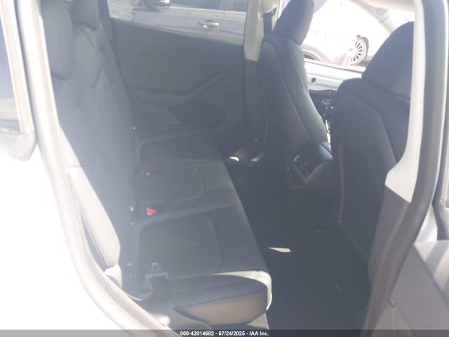 2025 TESLA MODEL Y 7SAYGDEE9SA342965 Photo 7