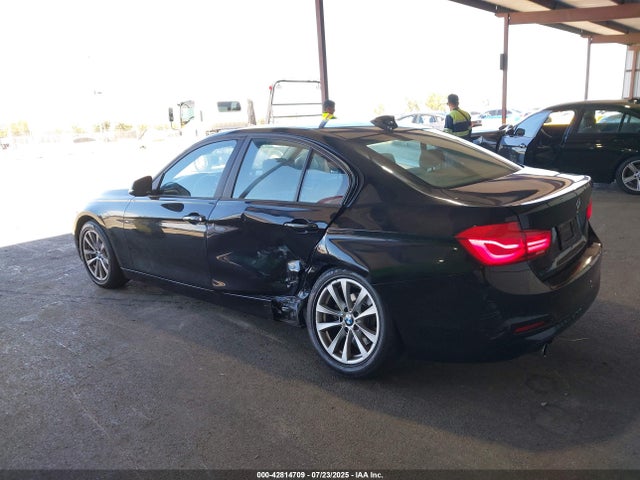 BMW 2018 2018 WBA8E1G50JNU93059 Image 3