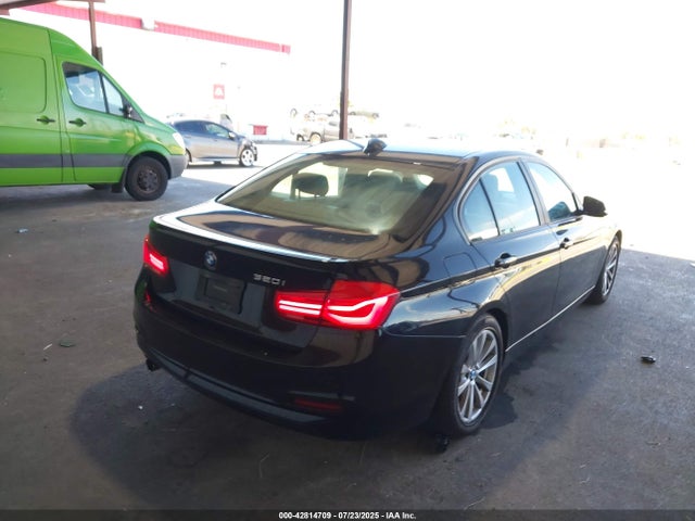 BMW 2018 2018 WBA8E1G50JNU93059 Image 4
