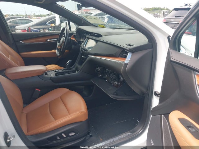 2021 CADILLAC XT5 1GYKNCR46MZ196877 Photo 4