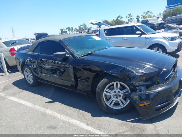 1ZVBP8EM7E5275807 Ford 2014