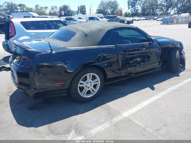 1ZVBP8EM7E5275807 Ford 2014