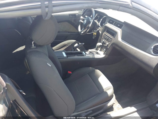 1ZVBP8EM7E5275807 Ford 2014
