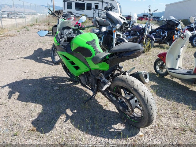 Kawasaki Ninja 300 2015 JKAEX8B12FDA18679 Image 3