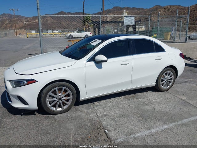 W1K3G4EB2MJ270377 Mercedes-Benz m260