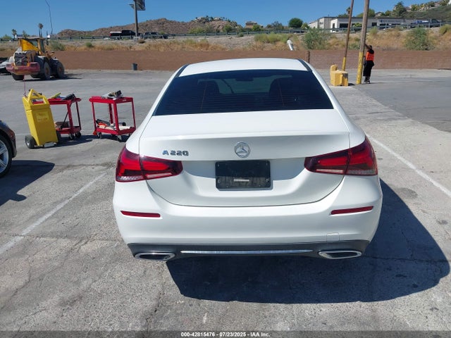 W1K3G4EB2MJ270377 Mercedes-Benz m260