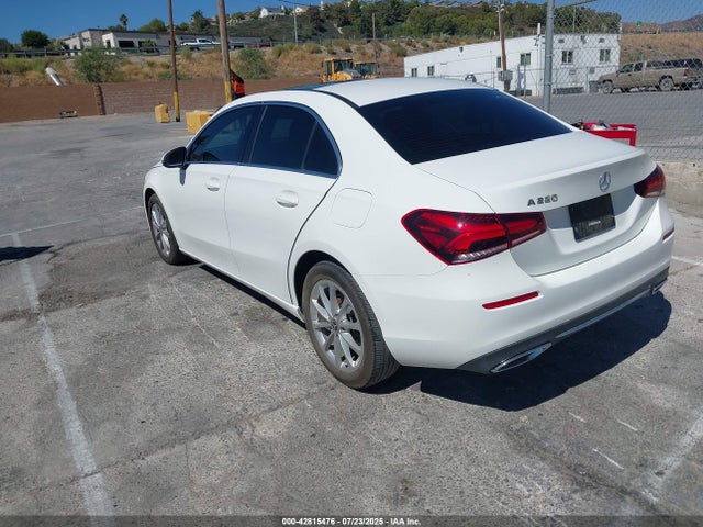 W1K3G4EB2MJ270377 Mercedes-Benz m260