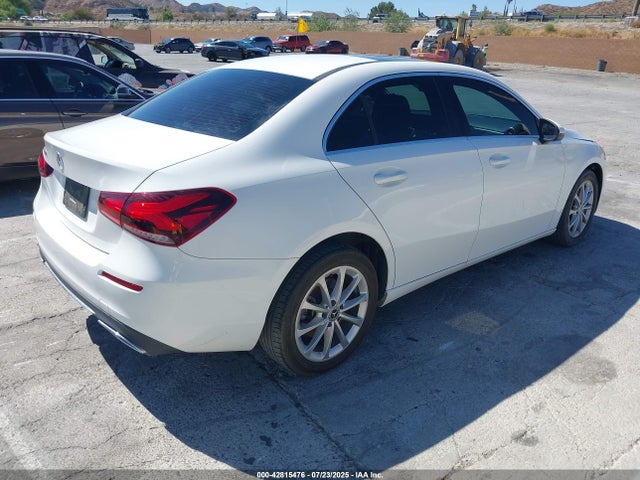 W1K3G4EB2MJ270377 Mercedes-Benz m260