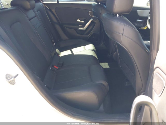 W1K3G4EB2MJ270377 Mercedes-Benz m260