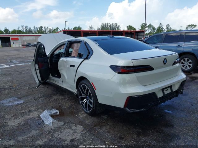 2024 BMW 740 WBA23EH09RCS39735 Photo 2