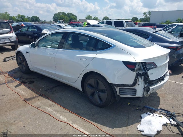 2018 TESLA MODEL 3 5YJ3E1EA2JF046275 Photo 2