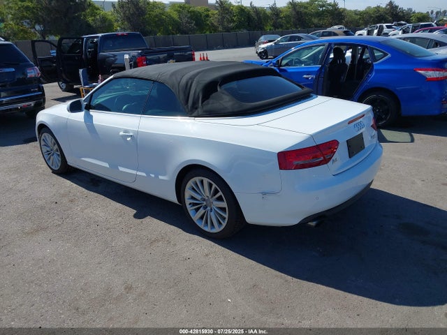 2011 AUDI A5 WAULFAFH0BN017396 Photo 2