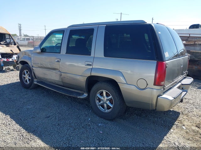 2000 CADILLAC ESCALADE 1GYEK63R1YR203395 Photo 2