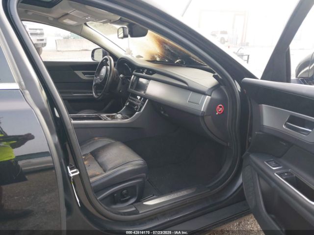 2016 JAGUAR XF SAJBE4BVXGCY06366 Photo 4