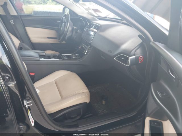 2017 JAGUAR XE SAJAR4BN0HCP12935 Photo 4