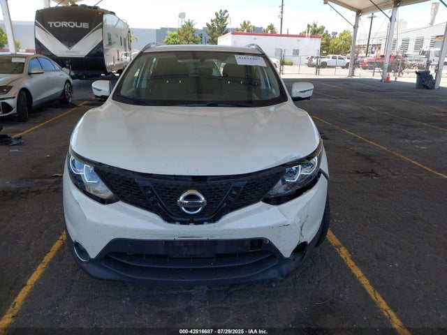 JN1BJ1CP0HW011936 Nissan 2017