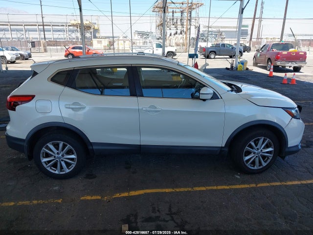 JN1BJ1CP0HW011936 Nissan 2017