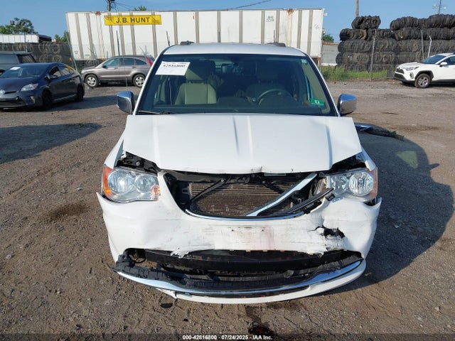 2C4RC1CG0GR194218 Chrysler Town and Country